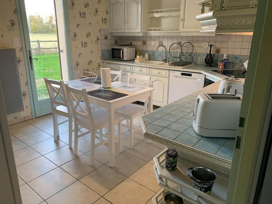 Gite 3 Etoiles Les Gourlines Avec Balneo, Veranda, Piscine Et Garage Avermes Eksteriør bilde